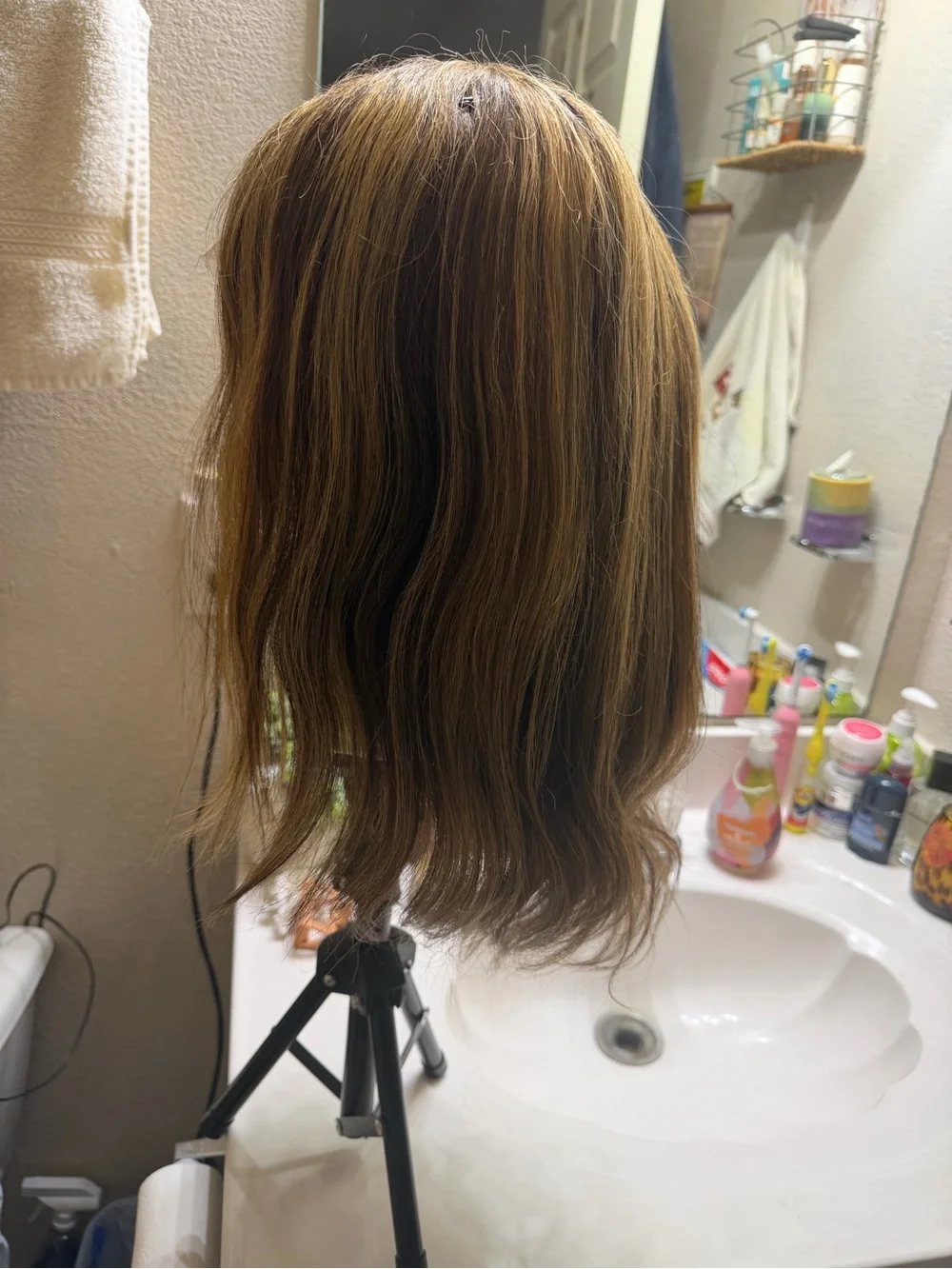 New! Never been used 100% human hair brown with highlights beautiful wig